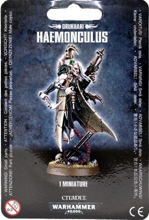 Sinister Drukhari Haemonculus miniature for Warhammer 40,000, featuring intricate details and grotesque accessories.