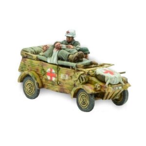 World War II ambulance diorama showcasing medics urgent care for injured soldiers.