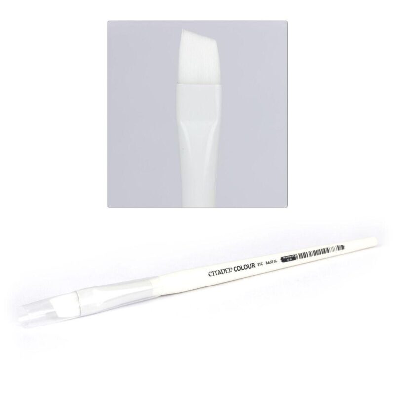 Sleek white brush pen with ergonomic design and flexible tip for versatile artistic expression.